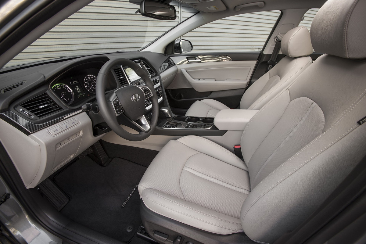 2018 Hyundai Sonata Hybrid (1)