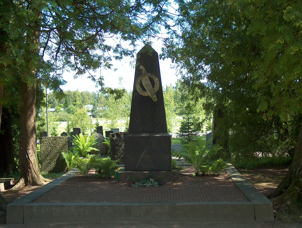 Grave-of-Aleksis-Kivi-H2913-Aleksis-Kiven-hauta-C