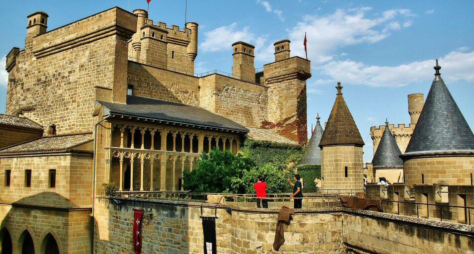 LOS PALACIOS DE LOS REYES DE ESPAÑA Navarra-castillo-olite-007