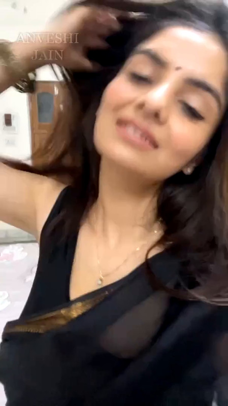 [Image: Anveshi-Jain-Black-Saree-Live-mp4-0020.jpg]