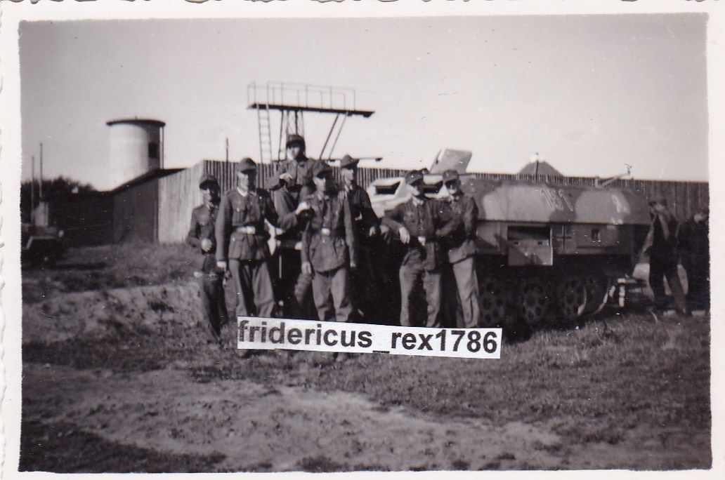 Foto elite Schützenpanzerwagen Sd.Kfz. 251 Ausf.