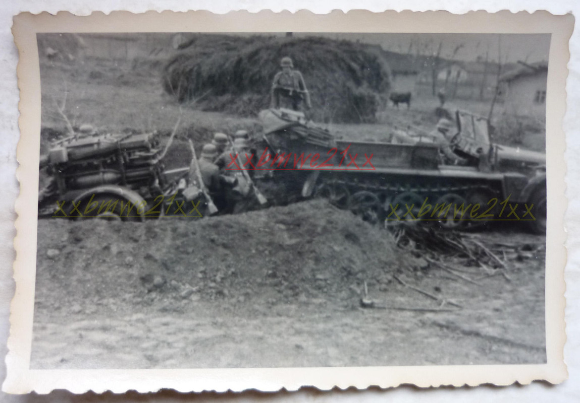 Foto Halbkette mit Anhänger , Raketen