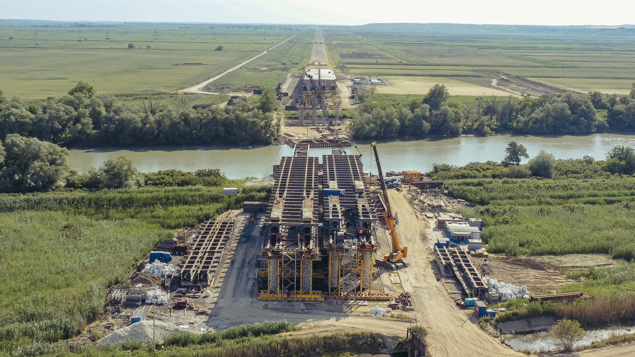 EC7EDEE2-4AFD-4061-B4CF-4192E0102C3E