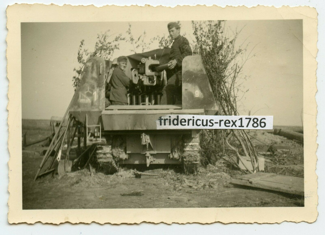 J11 Foto 2 Ostfront Panzer Jäger Selbstfahrlafetten Stellung abgetarnt camo HKL