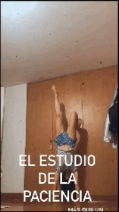 #LucianaBlomberg parandose de manos en "el estudio de la paciencia"