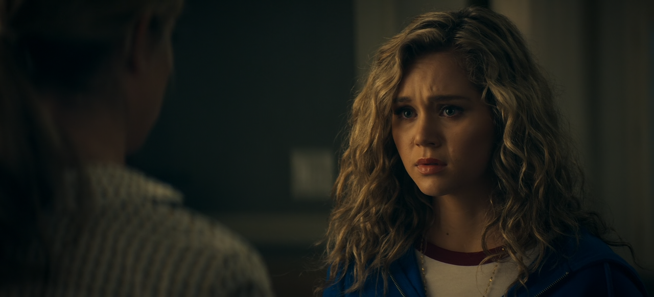 Stargirl.S01E01.Pilot.1080p.10bit.AMZN.WEB-DL.DDP5.1.HEVC-Vyndros.mkv_snapshot_40.01_[2020.05.24_05.