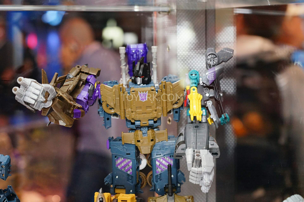SDCC2015-Hasbro-Transformers-Combiner-Wars-038