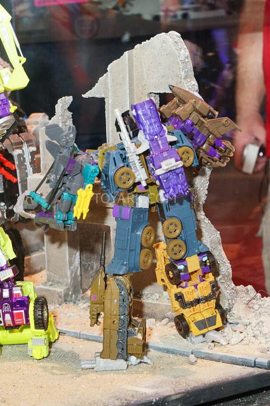 SDCC2015-Hasbro-Transformers-Combiner-Wars-067