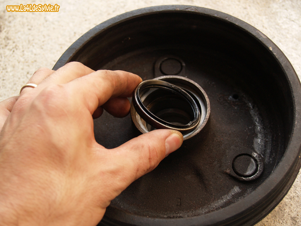 bague-etancheite-roulement-arriere-4l