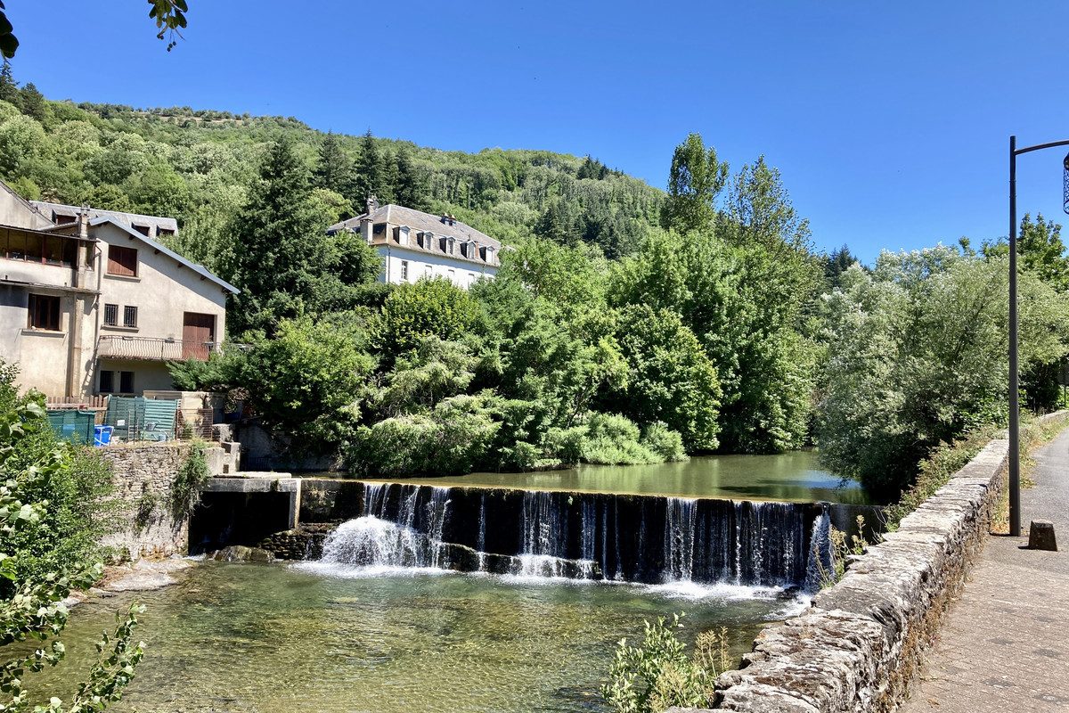 C76137DB-D0A9-422C-880C-960782D3EEC6