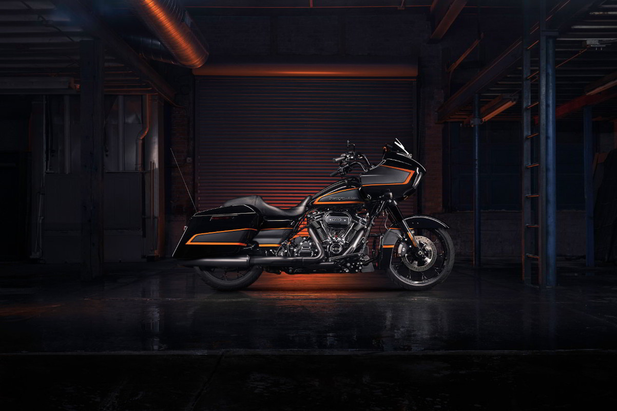 Harley-Davidson svela oggi le nuove livree Apex Factory Custom Paint disponibili per una selezione di modelli della gamma Harley-Davidson® Grand American Touring