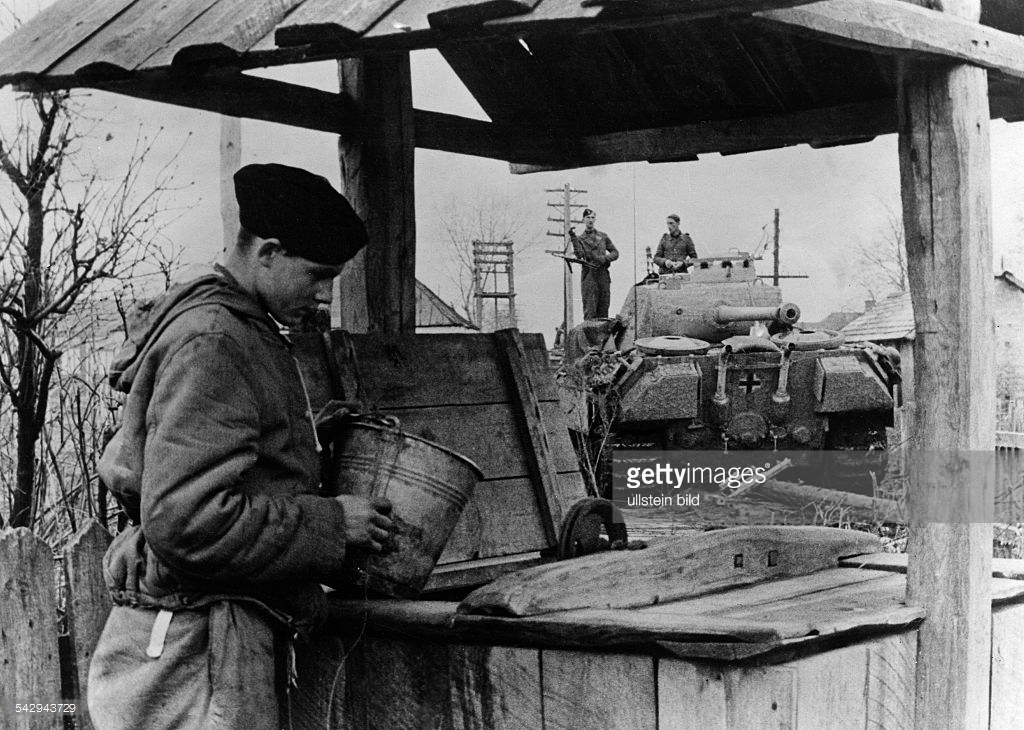 Vor dem Aufbruch zur Front wird Wasser für die P