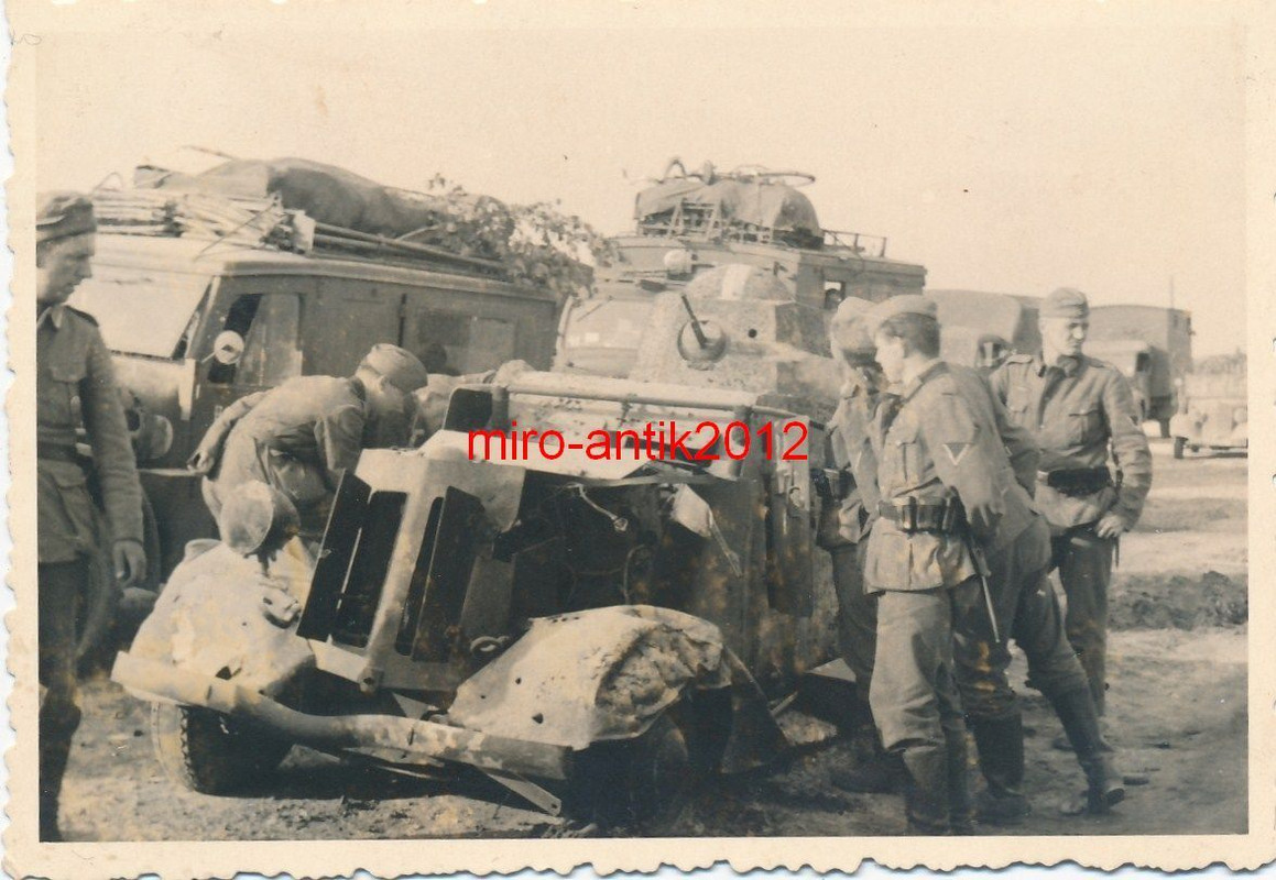 Wehrmacht, Soldaten kontrollieren zerstörtes Pan