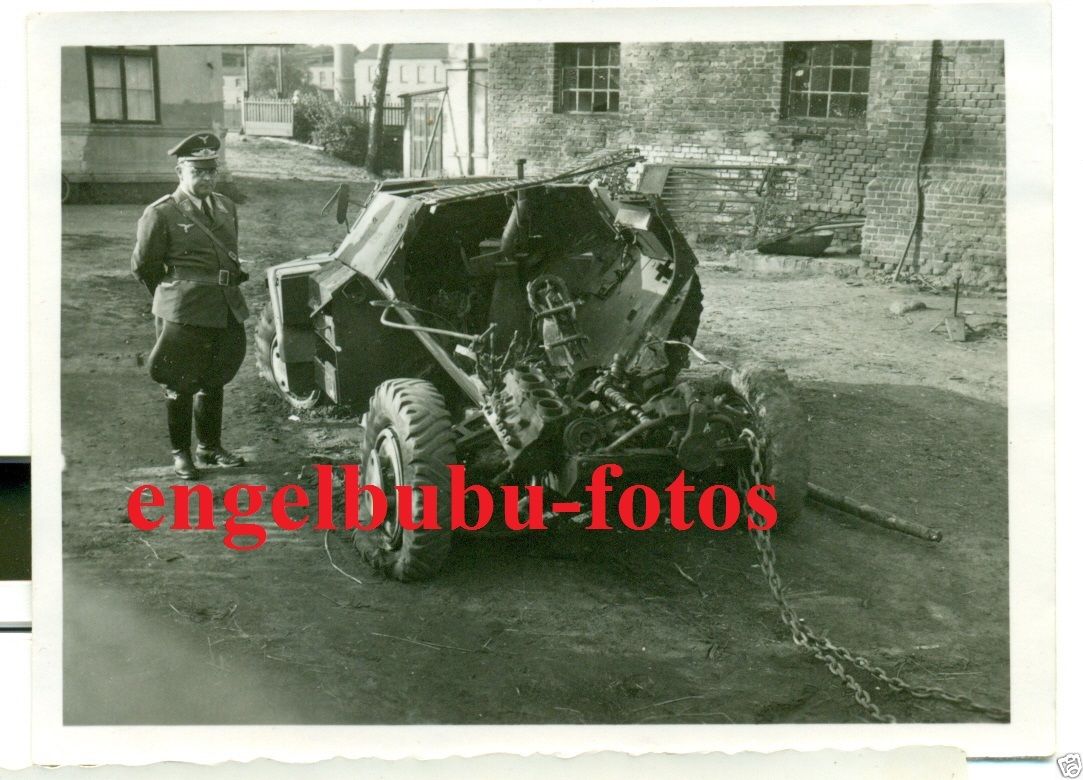 PANZER -Geschrotteter Panzerspähwagen Sd.Kfz 222