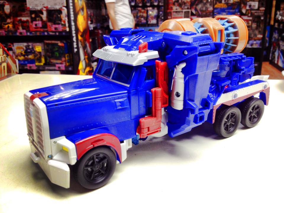 600679_629177573777204_568094838_n