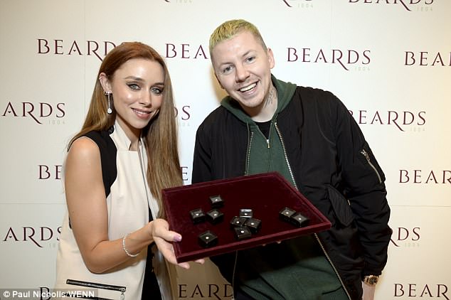 4BAC315D00000578-5672421-image-a-146_1525045277911