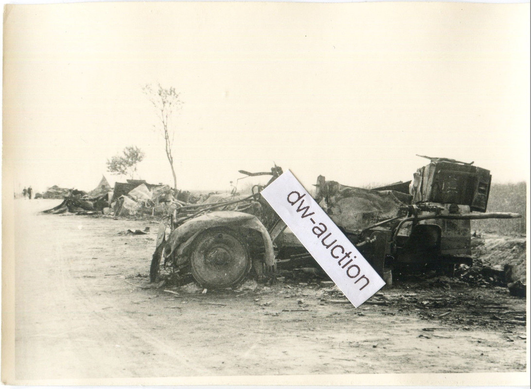 257 Infanterie Division , zerstörtes dt. Fahrzeu