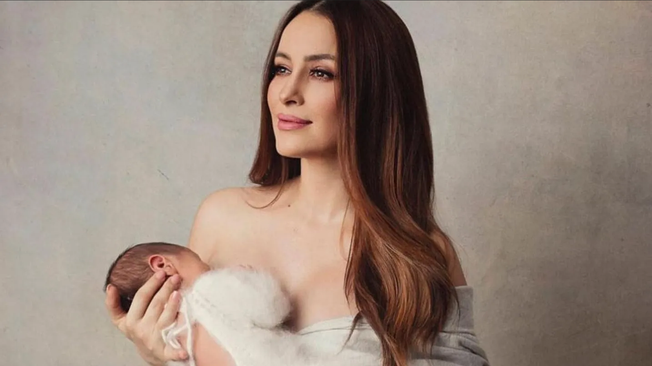 Cynthia Rodríguez luce abdomen de impacto a 7 meses de dar a luz