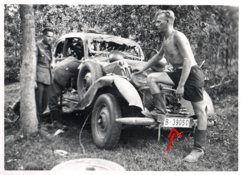 Soldat, zerstörter Geländewagen, Kennung