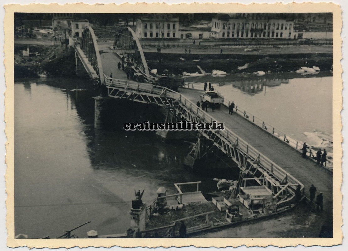 Orig. Foto Wolga Brücke Notbrücke in zerstörtes RSCHEW Rshew Rus