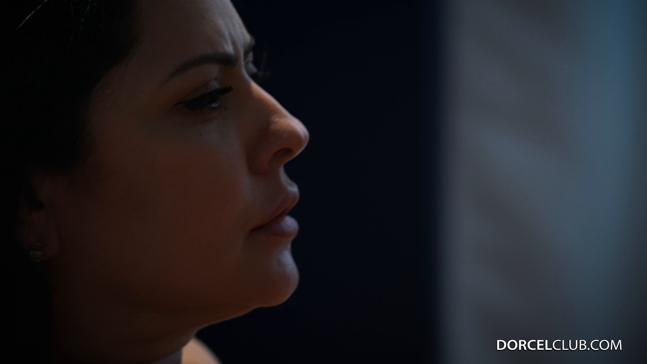 Mariska - Let’s Make Up In The Bedroom - DORCELCLUB.mp4.0009