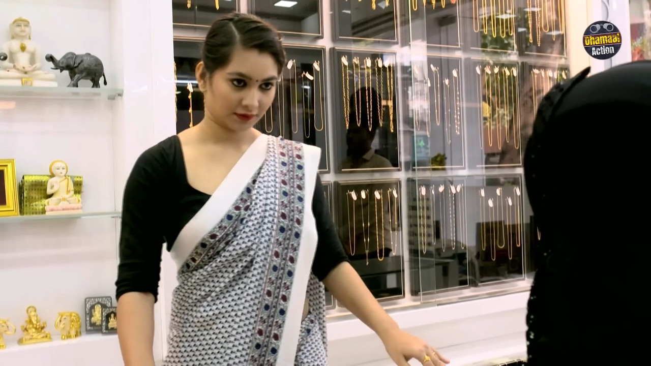 Sexy Desi Lady Hot Wide tummy and Navel in Saree crime series mp4 snapshot 00 28 844