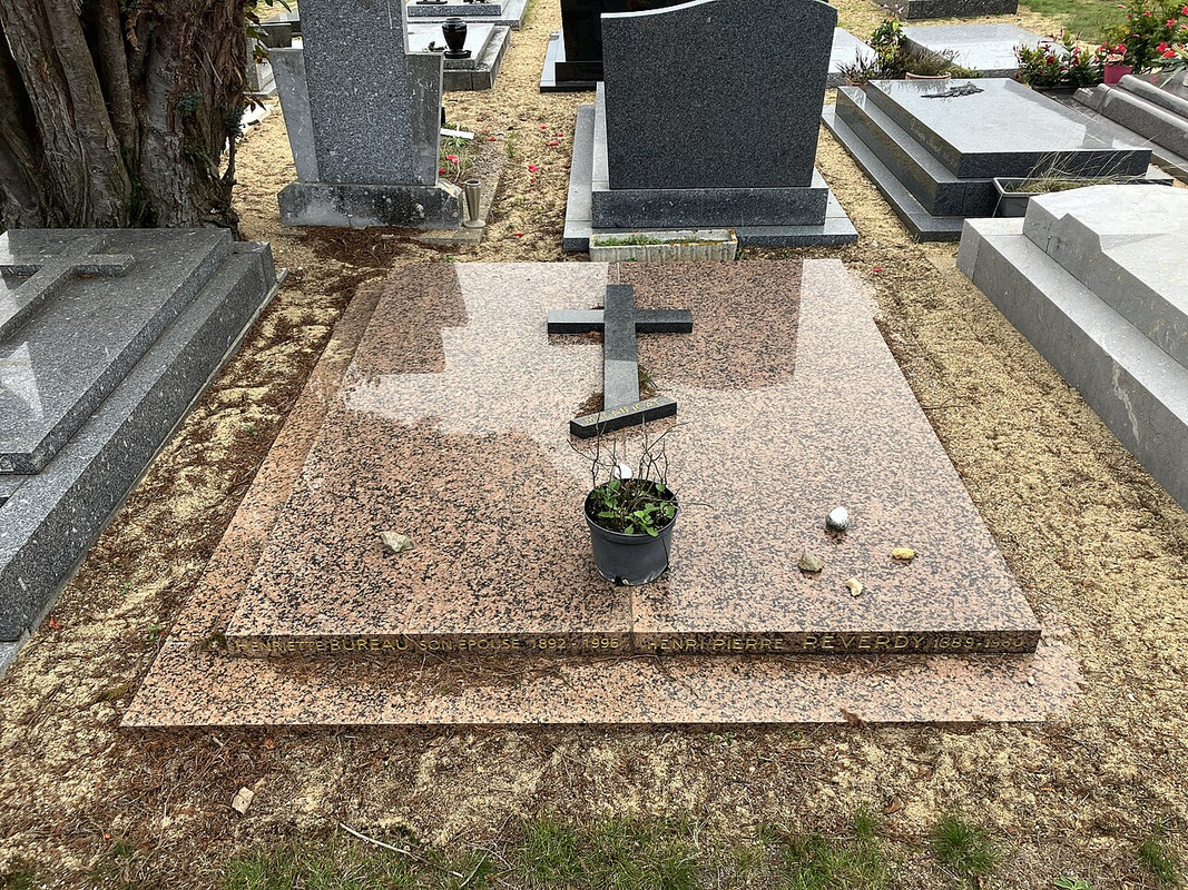 Tombe-de-Pierre-REVERDY