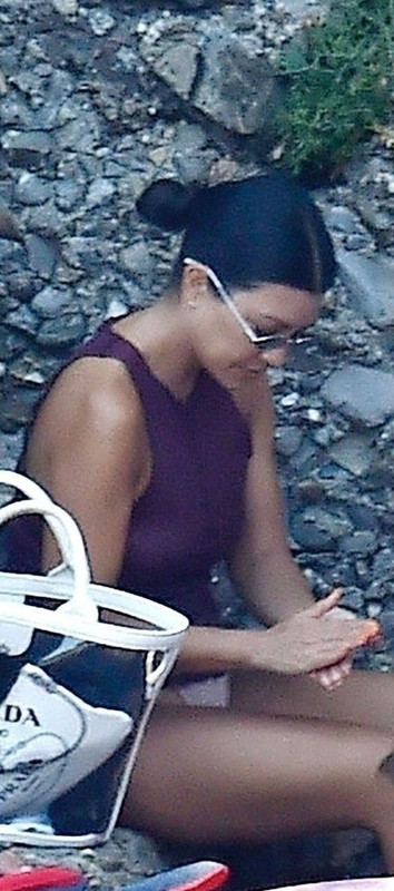 UpskirtStars.Com (23)