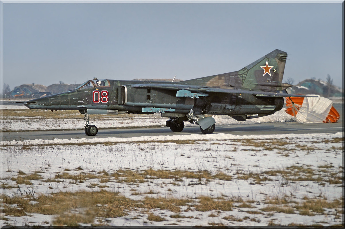 296 APIB MiG-27M 08 Red_83712545258, Winter 1992-1993
