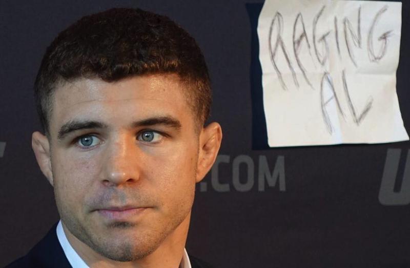 Ал Якуинта едвам се сдържал да не пребие мъж, който бил облечен в рокля