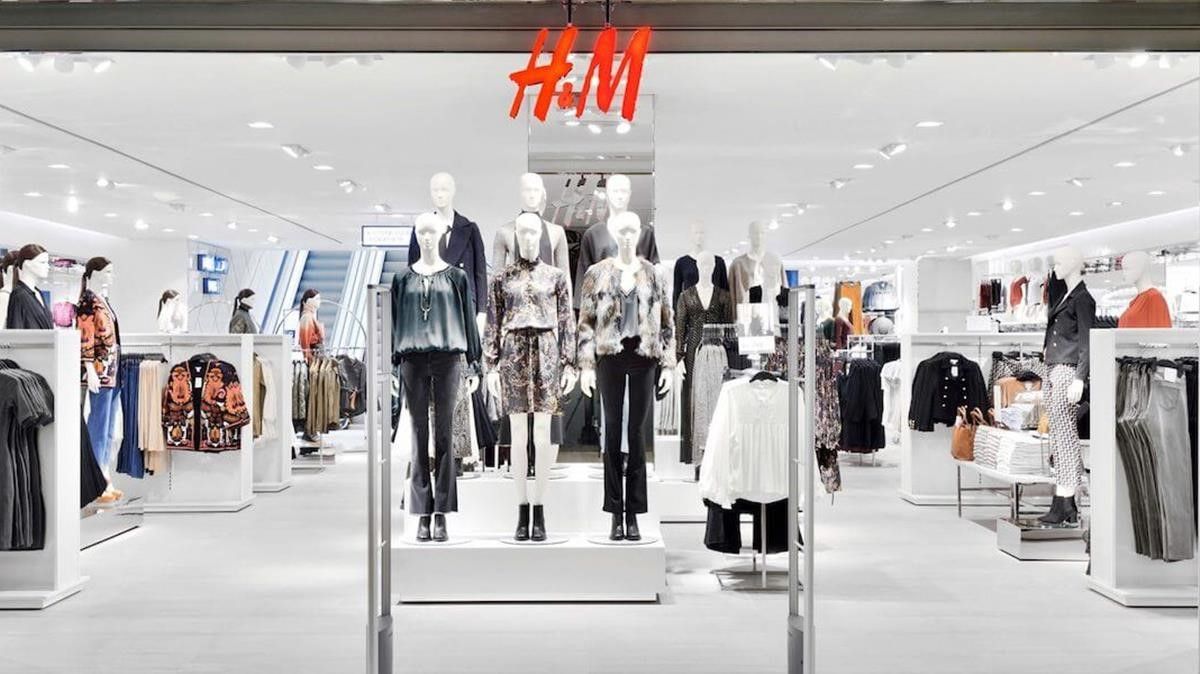 Hallan piojos en ropa de H&M y la empresa no hace nada, afirman