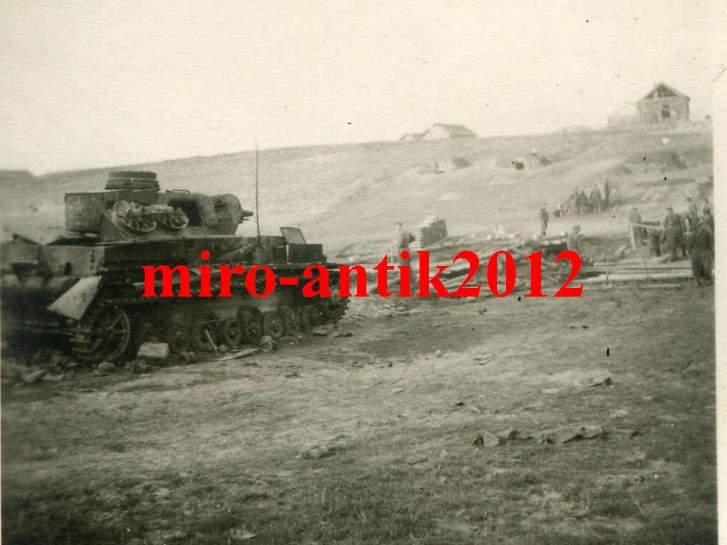 Foto, 8. Jäger-Division, zerstörter Panzer, Kras