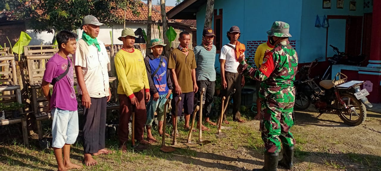 IMG-20211203-WA0020 Karya Baktinya Untuk Warga, Baginya Lumpur Tak Jadi Halangan