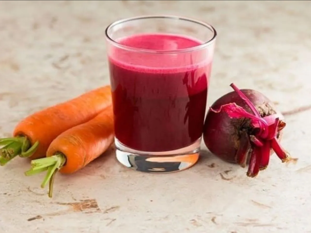 ¿Cómo prevenir la anemia de forma natural? Prepara un jugo de betabel y zanahoria