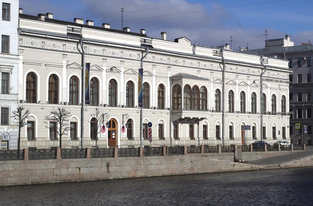 https://i.postimg.cc/MKht8Z2N/Fontanka-21-Shuvalov-Palace-Apr-2015-04.jpg
