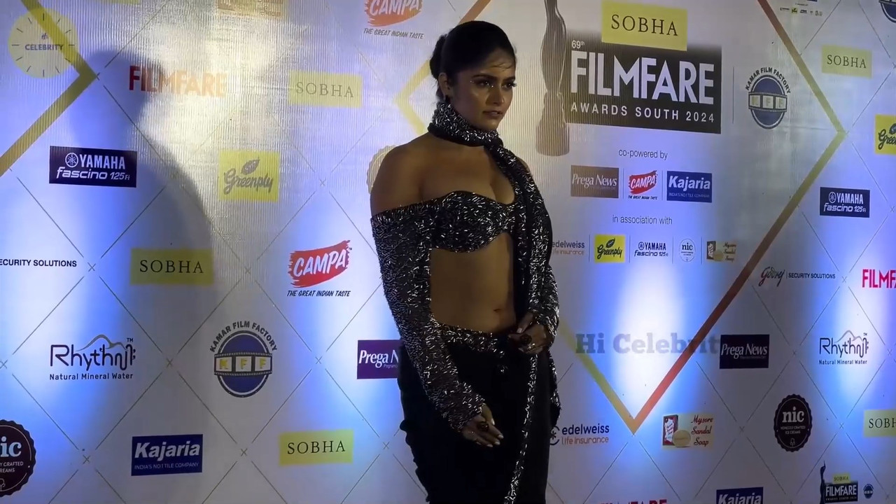Multiple actress in hot outfit filmfare.mp4_snapshot_06.04.854