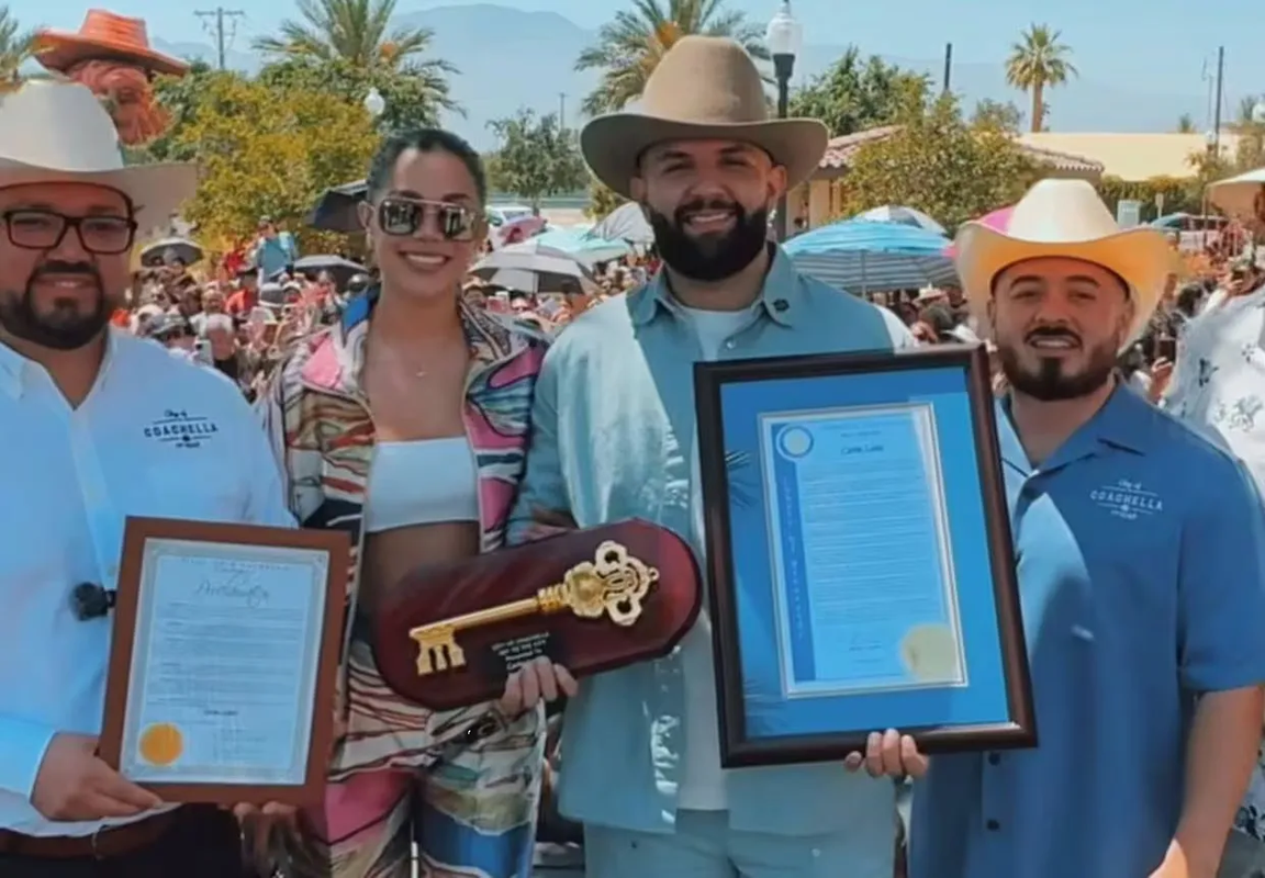 Carin León hace historia: Recibe llaves de la ciudad de Coachella