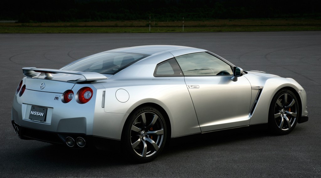 Nissan-GT-R R35