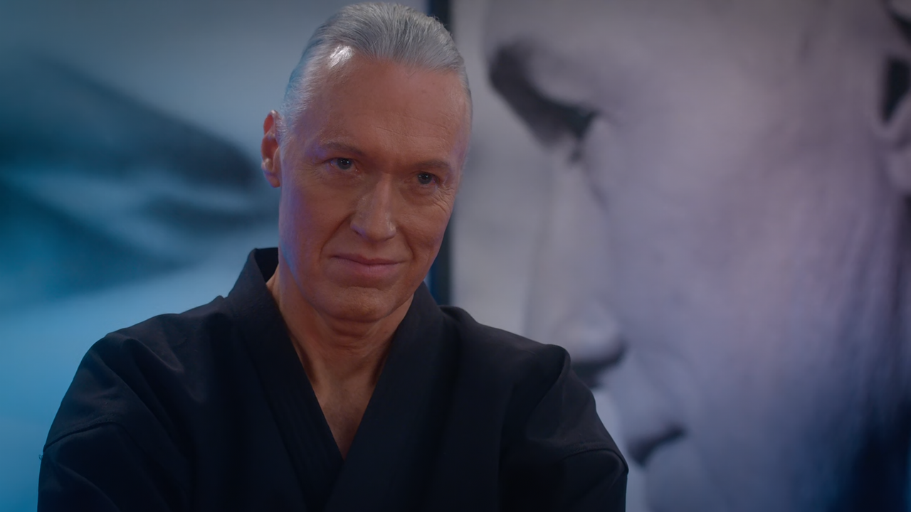 Cobra.Kai.S05E02.Molé.1080p.10bit.NF.WEB-DL.DDP5.1.HEVC-Vyndros.mkv_snapshot_35.10_[2025-01-09_05.08