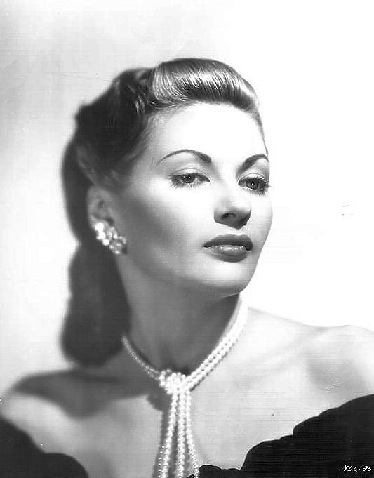 Yvonne_De_Carlo_a64