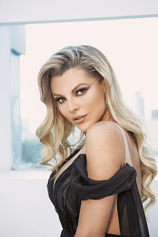 Marjorie de Sousa y el escotado vestido que volvió loco a Instagram