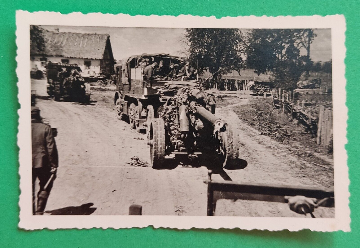 Ostfront,15-cm-schwere Feldhaubitze 18,manövrieren mit einem Fahrzeug