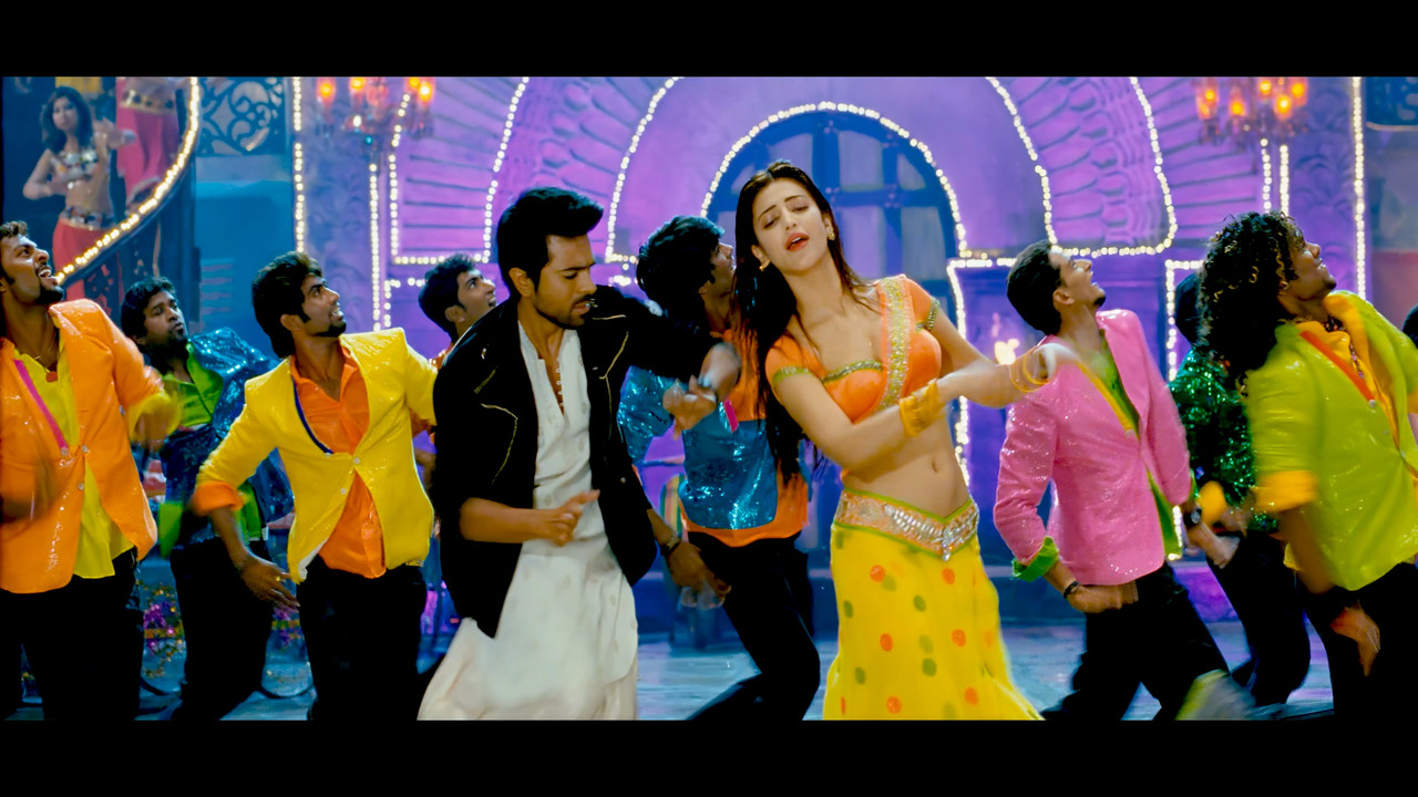 Shruti Haasan From Yevadu Hot Song 4K.mp4_snapshot_02.56.679