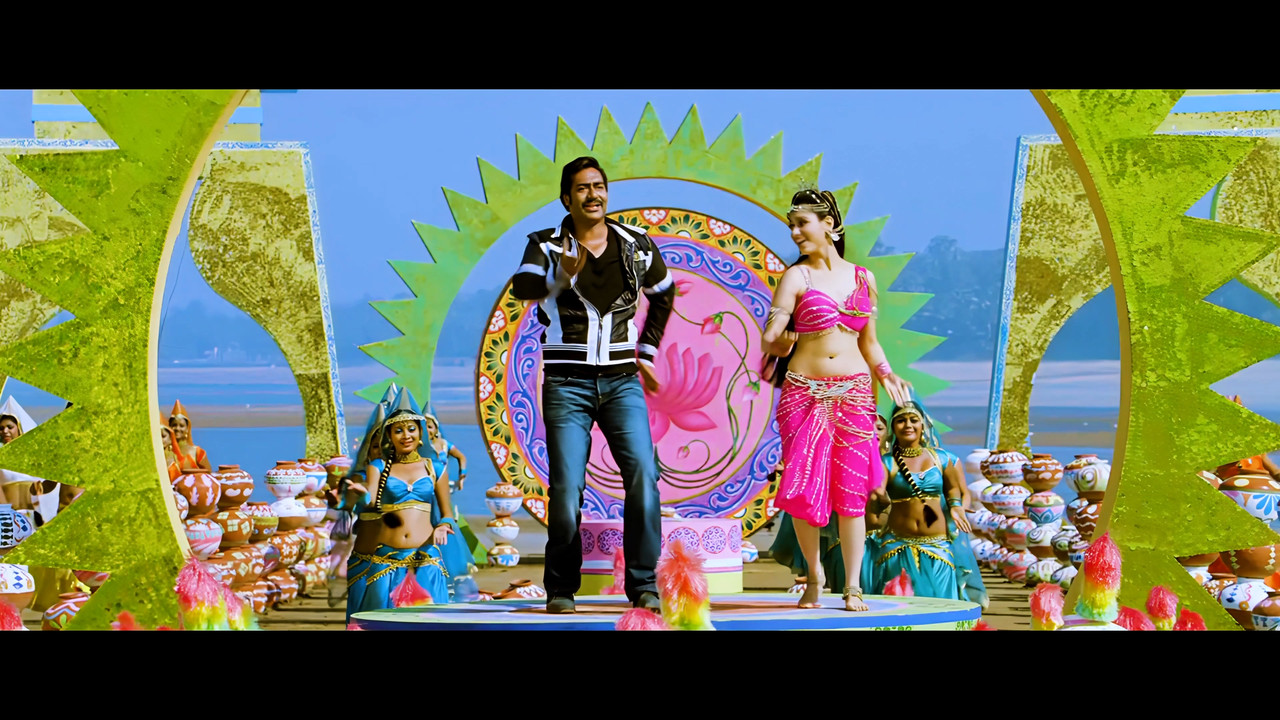 Tamanna Hot Song From Himmatwala Naino Main Sapna 4K (Best Quality).mp4_snapshot_01.03_[2021.04.05_1