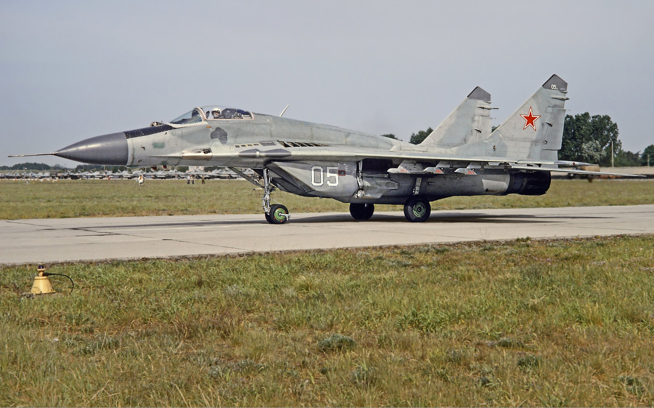787. IAP, Mig-29 05 white (2)
