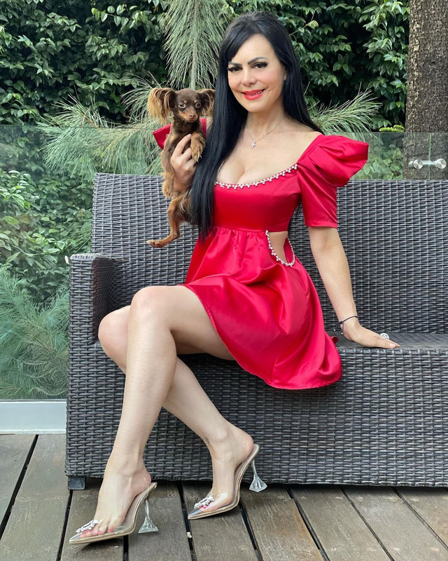 Maribel Guardia se pone mini vestido rojo y es criticada porque “no le queda”