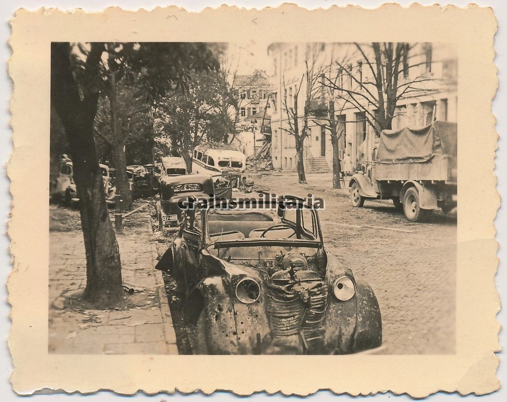 Orig. Foto zerstörte Fahrzeuge Pkw Opel Olympia 