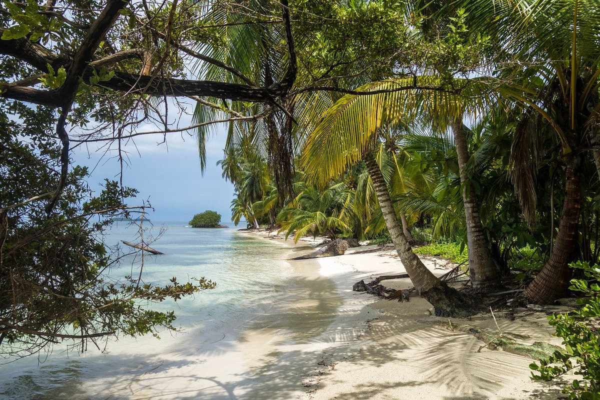 green-beach-4388225-1280.jpg