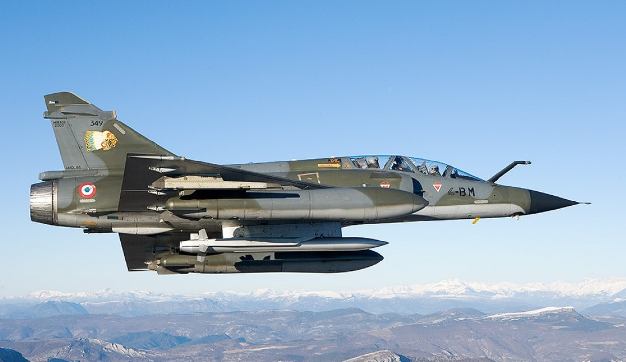 Ядерные силы франции. Dassault Mirage 2000n. Мираж 2000 истребитель. Mirage 2000 ВВС Франции. Mirage 2000 вооружение.
