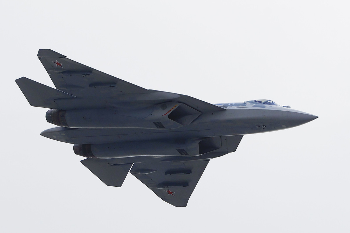 sukhoi-su-57-flies-over-the-kremlin-during-the-general-news-photo-1647358869.jpg
